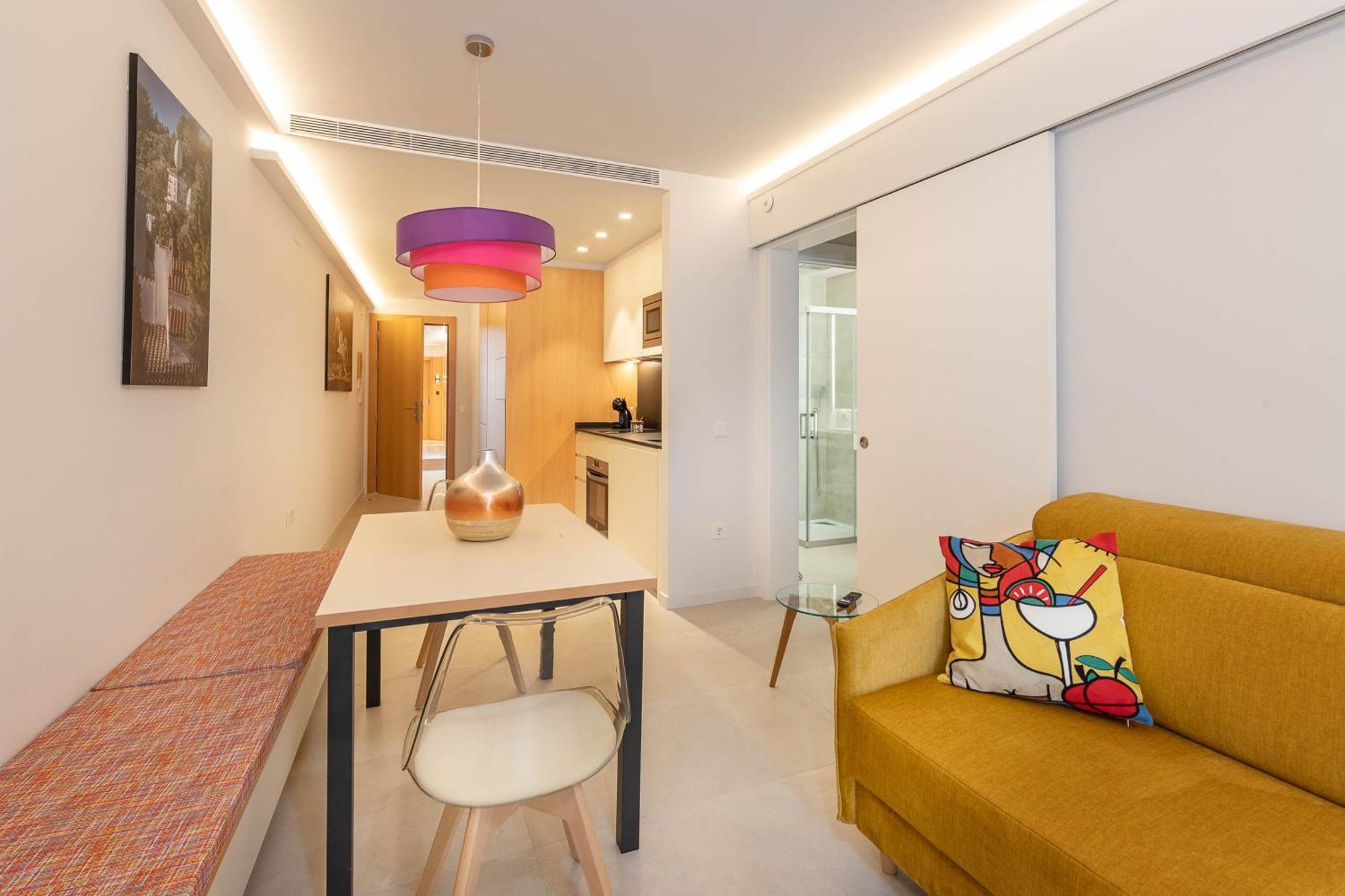 C&C Apartments Figueres  Buitenkant foto